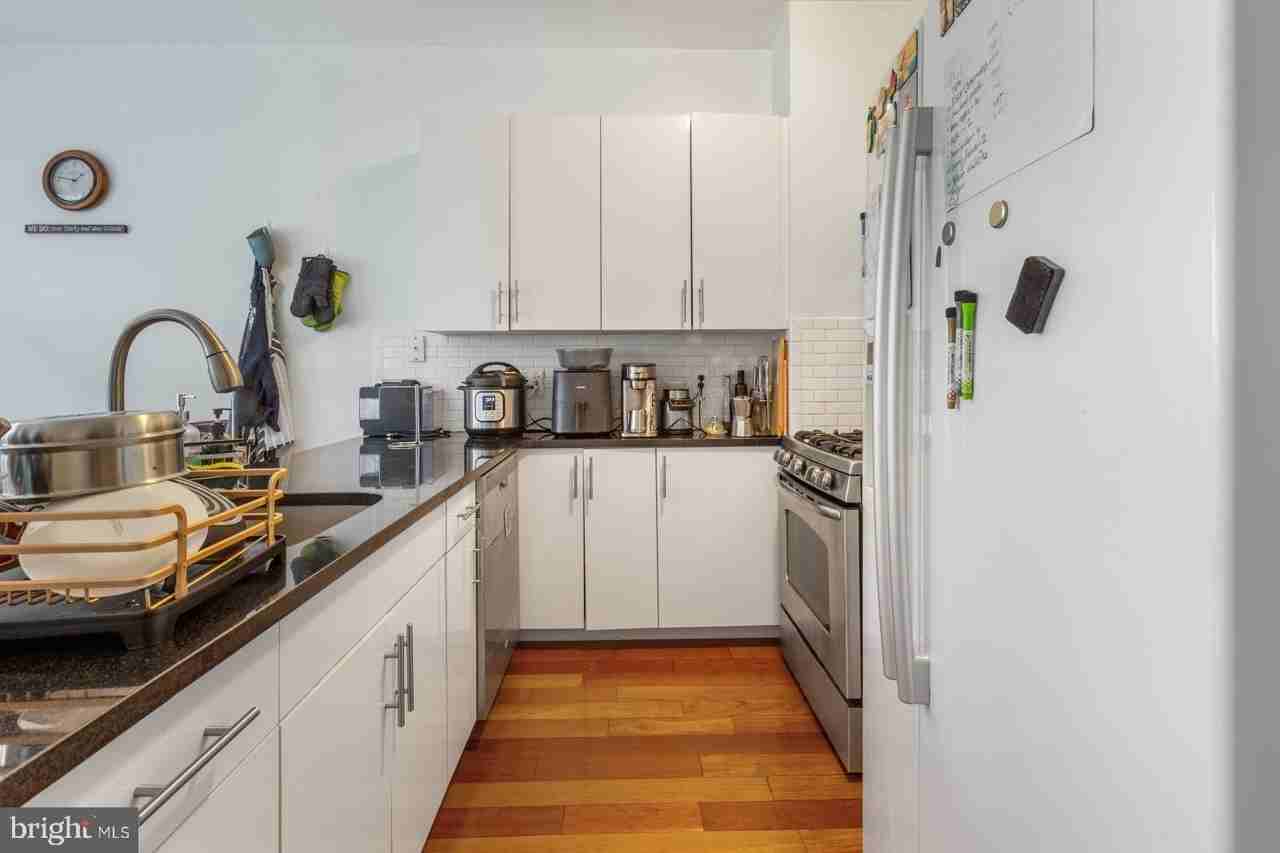 2813 Ogden St - Photo 7 of 39