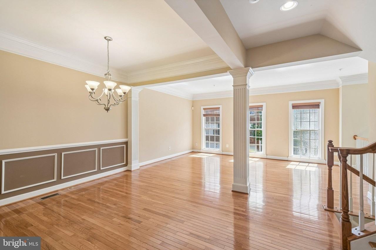7979 Vigne Ct - Photo 5 of 50