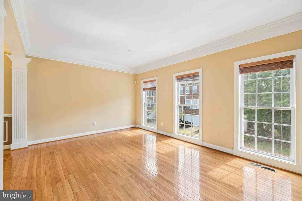 7979 Vigne Ct - Photo 7 of 50