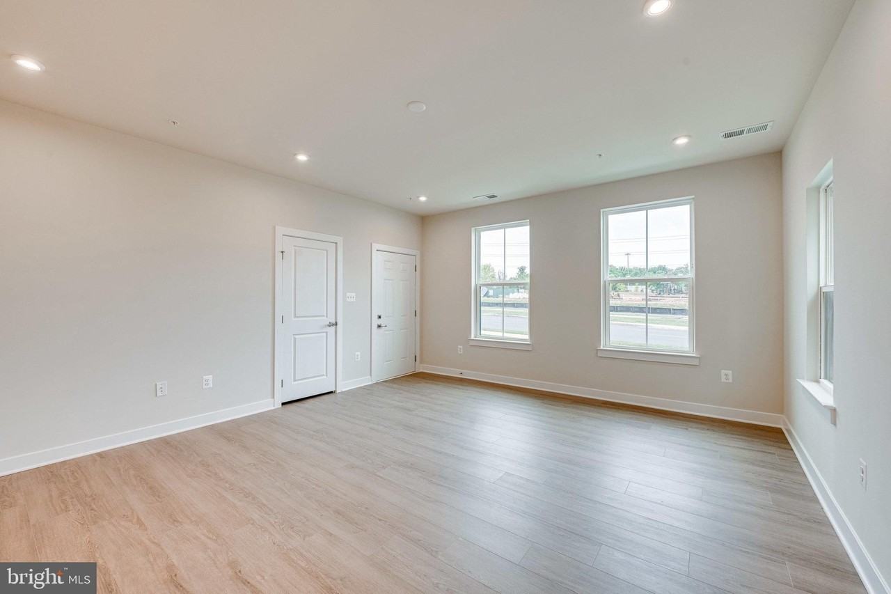 14055 Sunrise Valley Dr - Photo 5 of 39