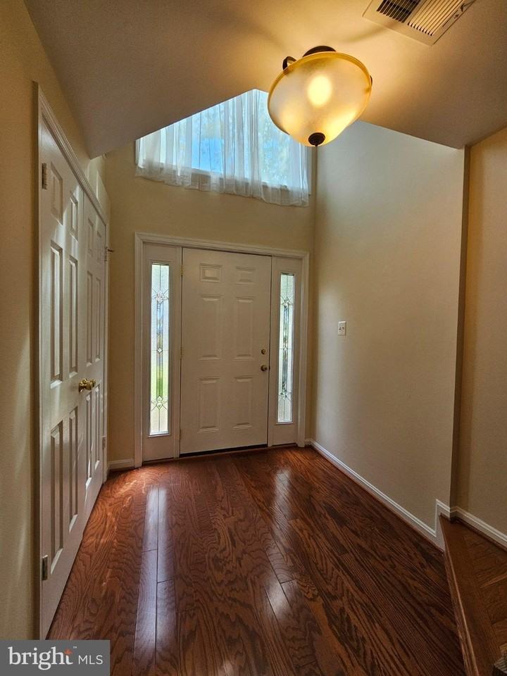 13918 Ludington Pl - Photo 3 of 40