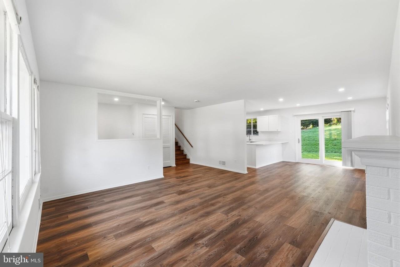 8009 Gosport Ln - Photo 2 of 25