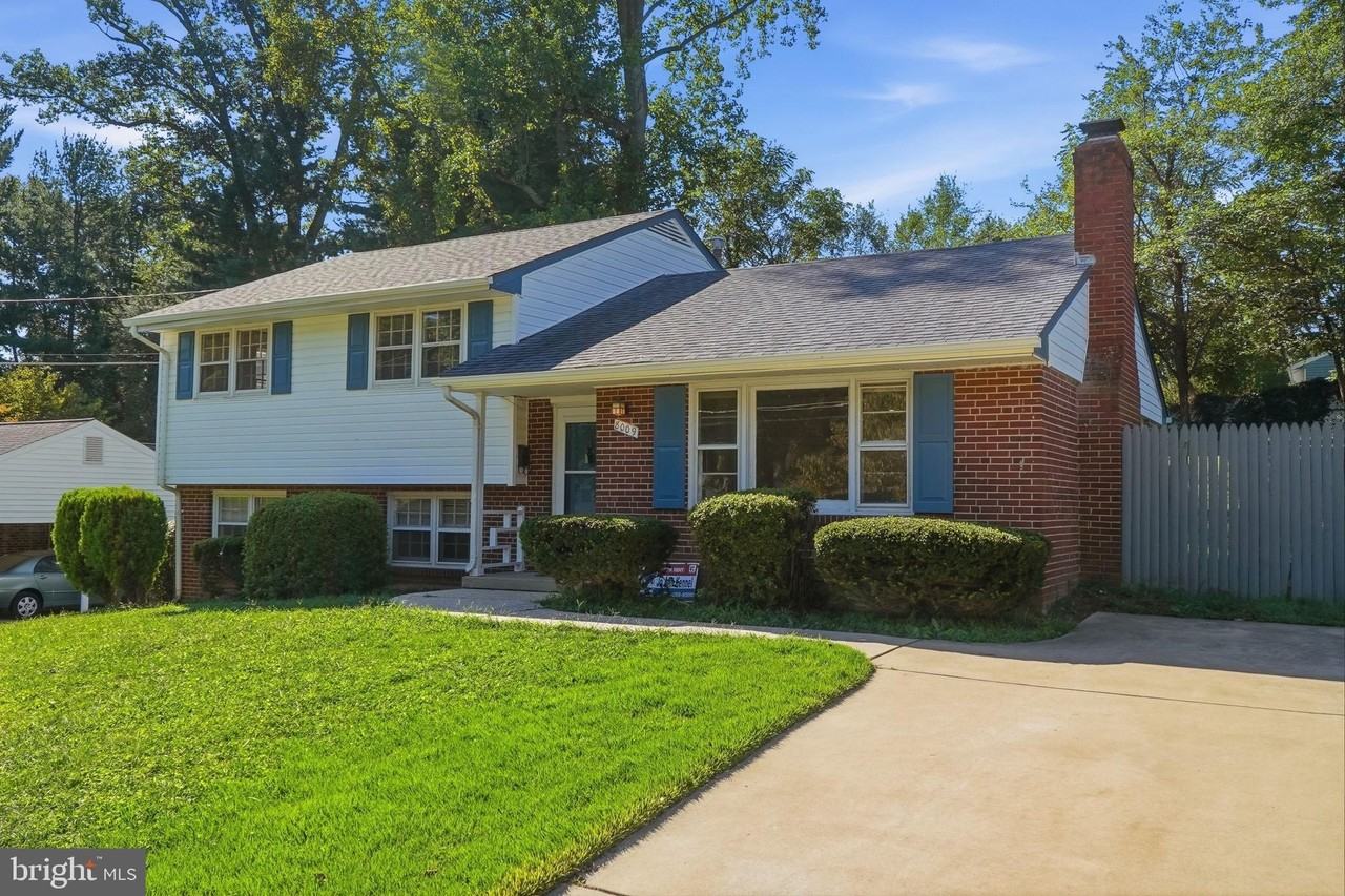 8009 Gosport Ln - Photo 3 of 25