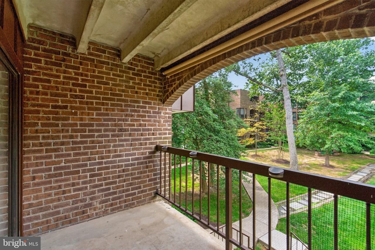11232 Chestnut Grove Sq #233 - Photo 3 of 29