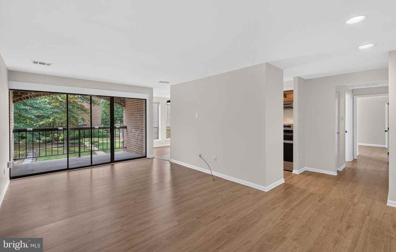 11232 Chestnut Grove Sq #233 - Photo 4 of 29
