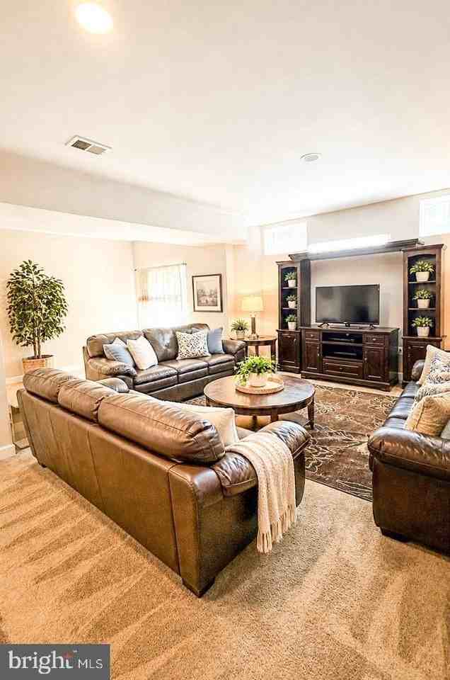 10869 General Kirkland Dr - Photo 2 of 7