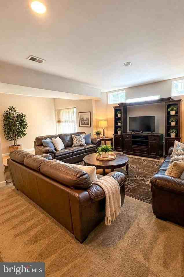 10869 General Kirkland Dr - Photo 3 of 7