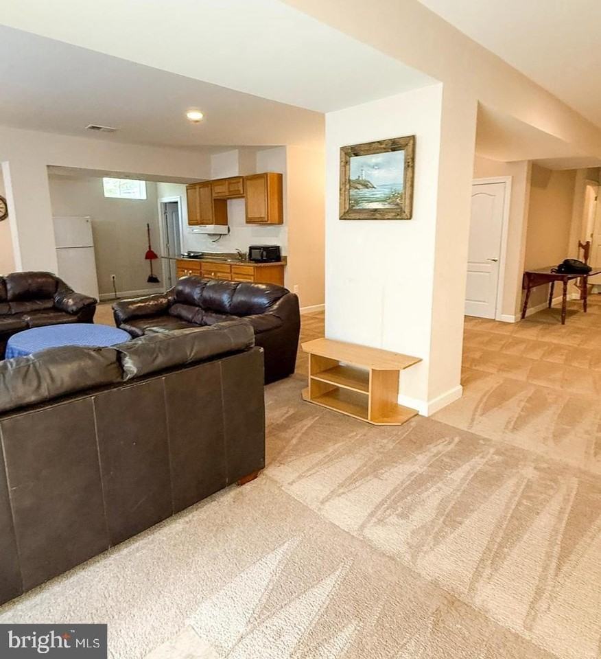 10869 General Kirkland Dr - Photo 4 of 7