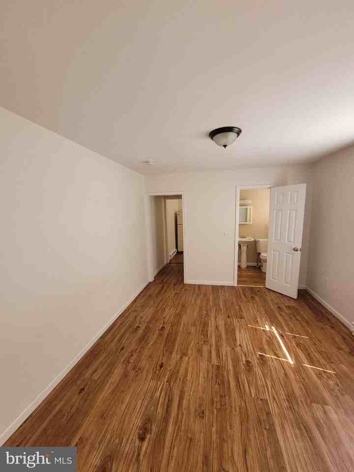 703 S Washington St - Photo 3 of 8