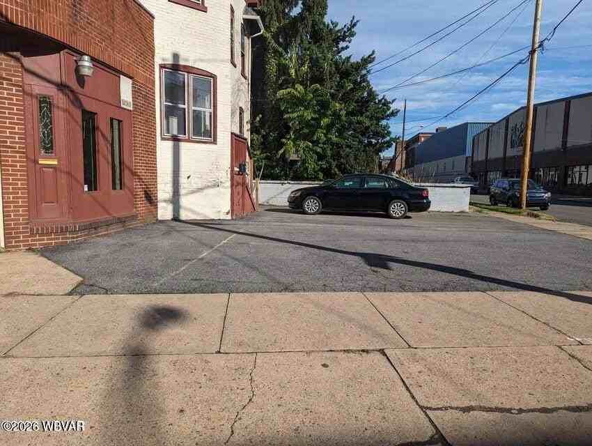 400 W 3rd St - Photo 4 of 5