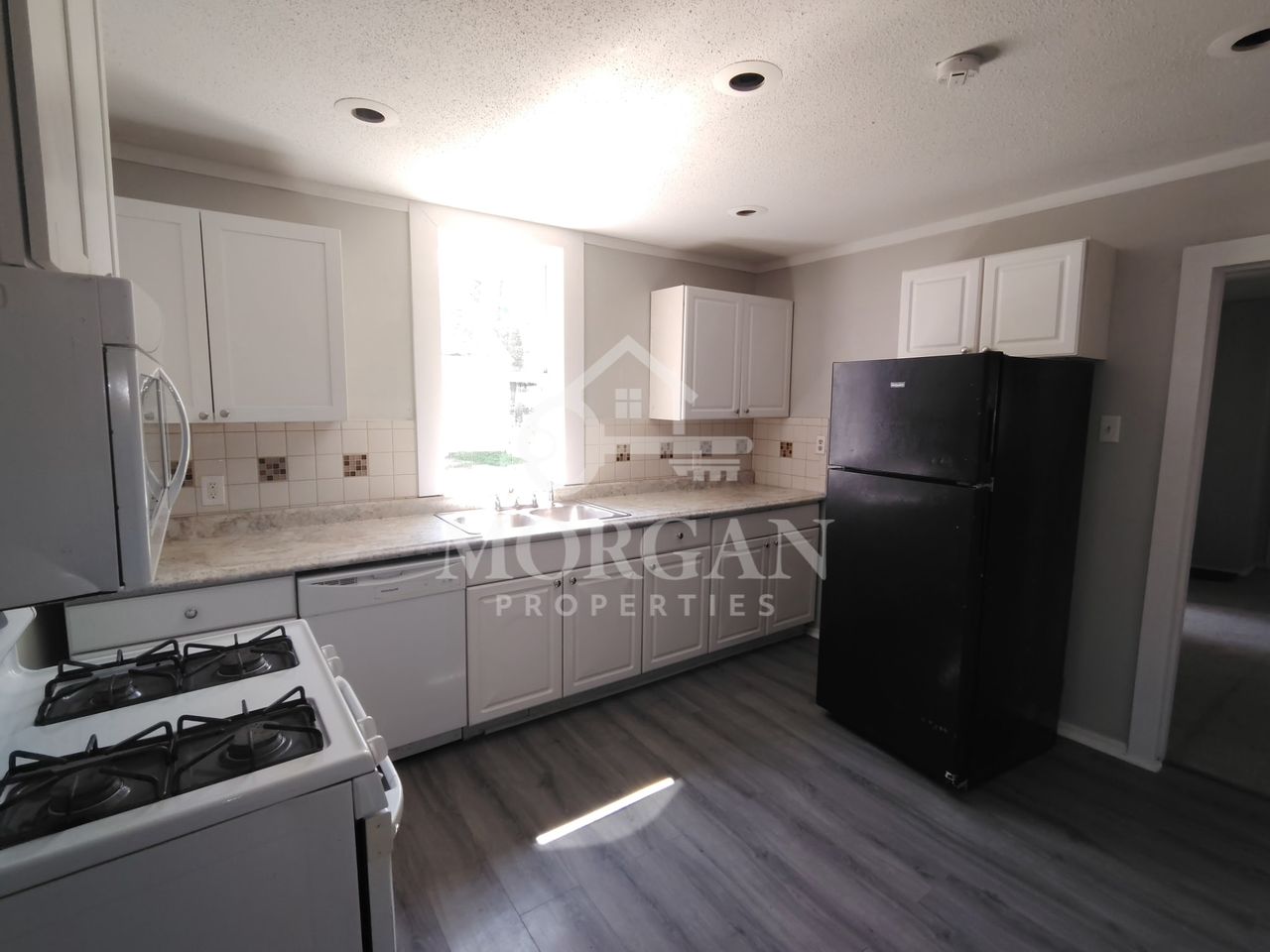 414 Delaware St - Photo 3 of 7