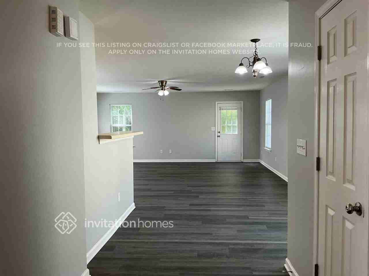 1320 Eastway Dr - Photo 4 of 20