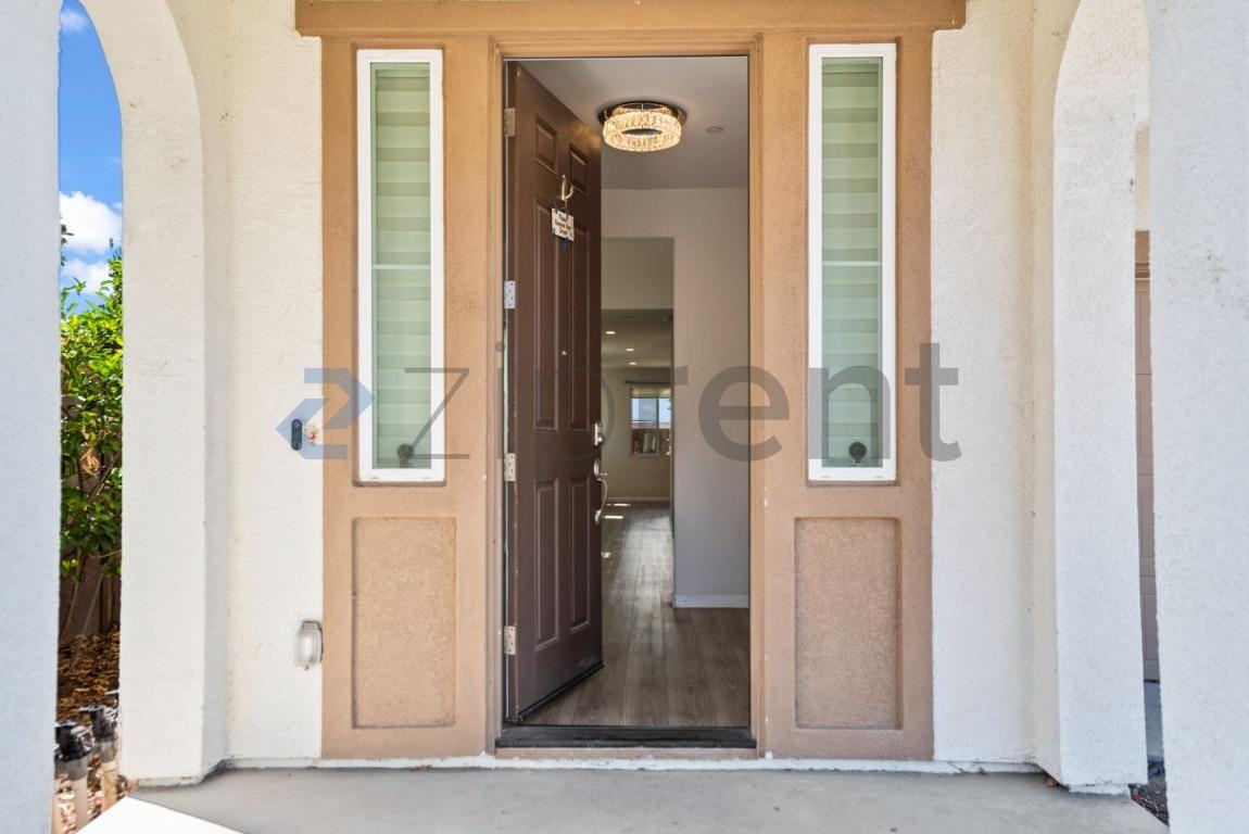 1523 S Oliveira Dr - Photo 4 of 36