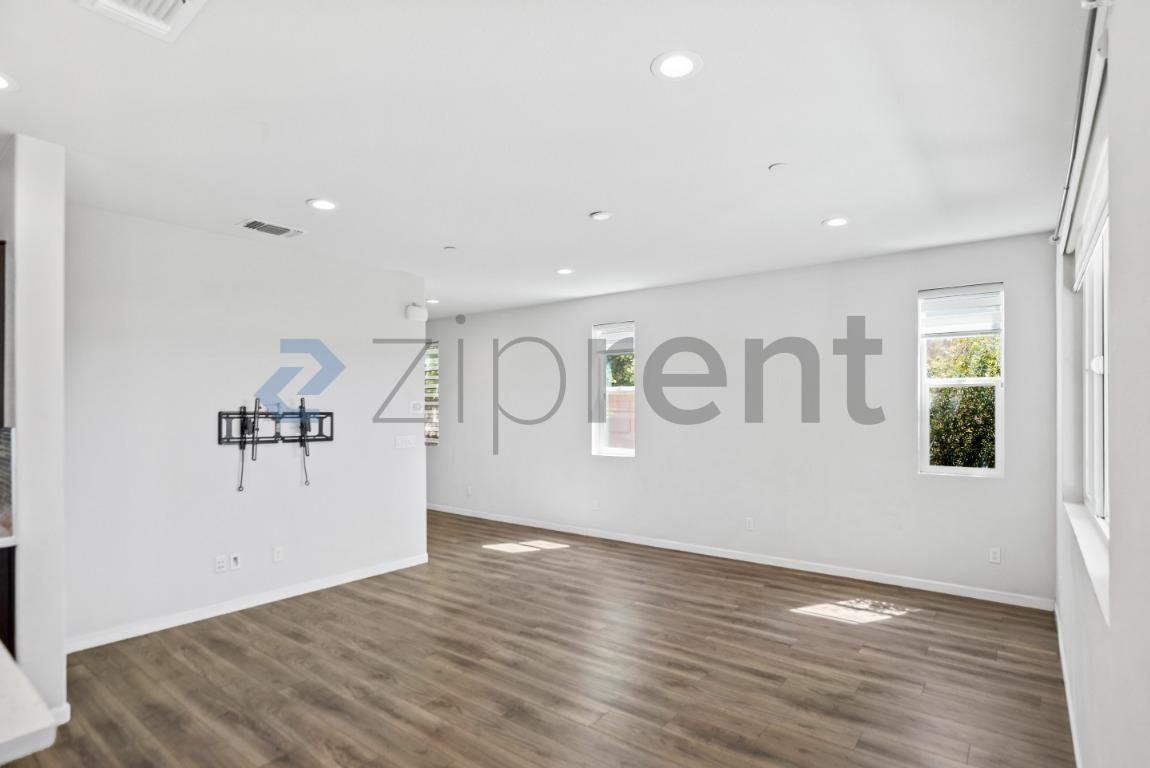 1523 S Oliveira Dr - Photo 7 of 36