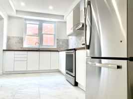 featured image of 5686 Av De Monkland