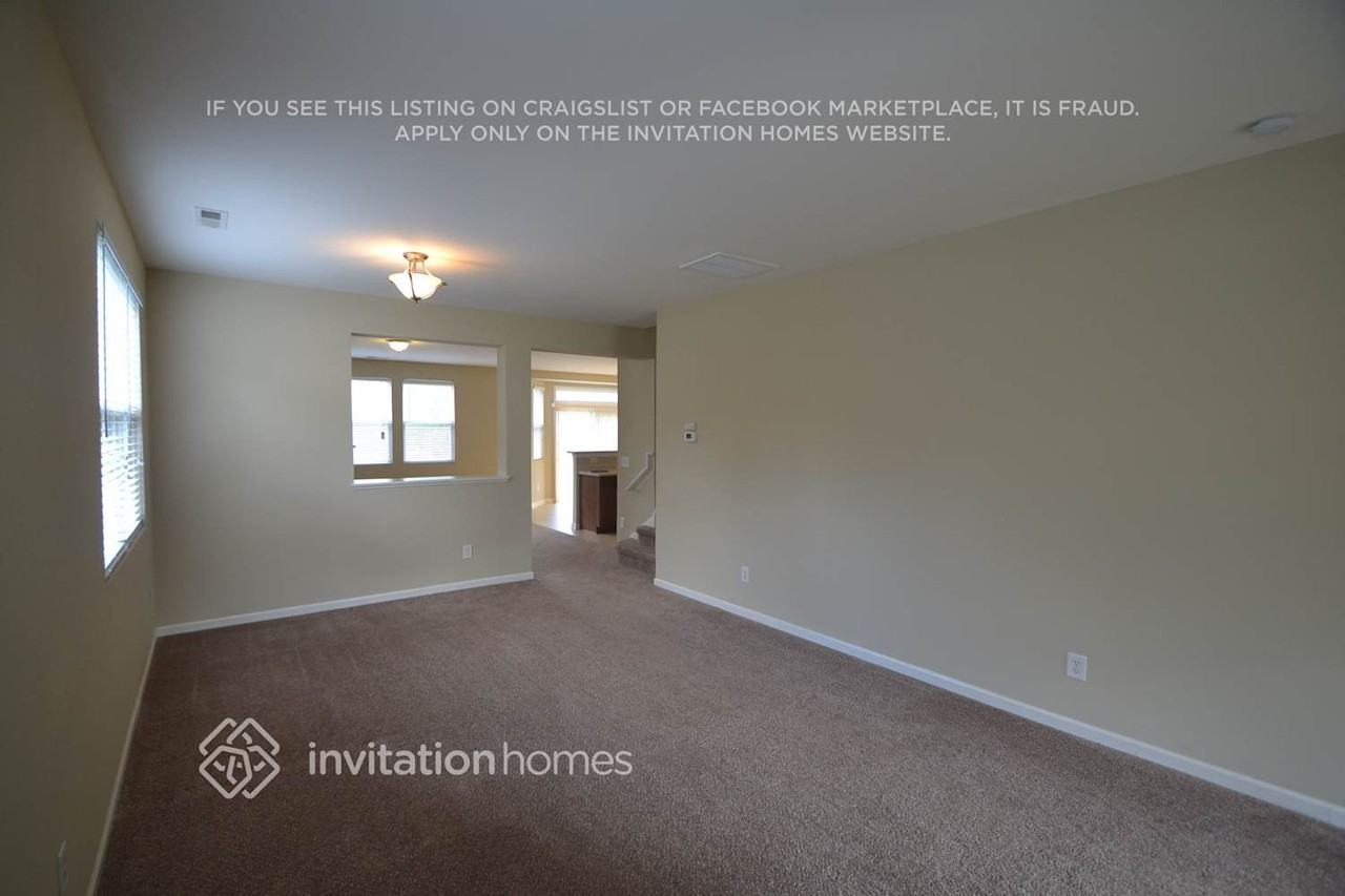 245 Georgetowne Dr - Photo 3 of 19
