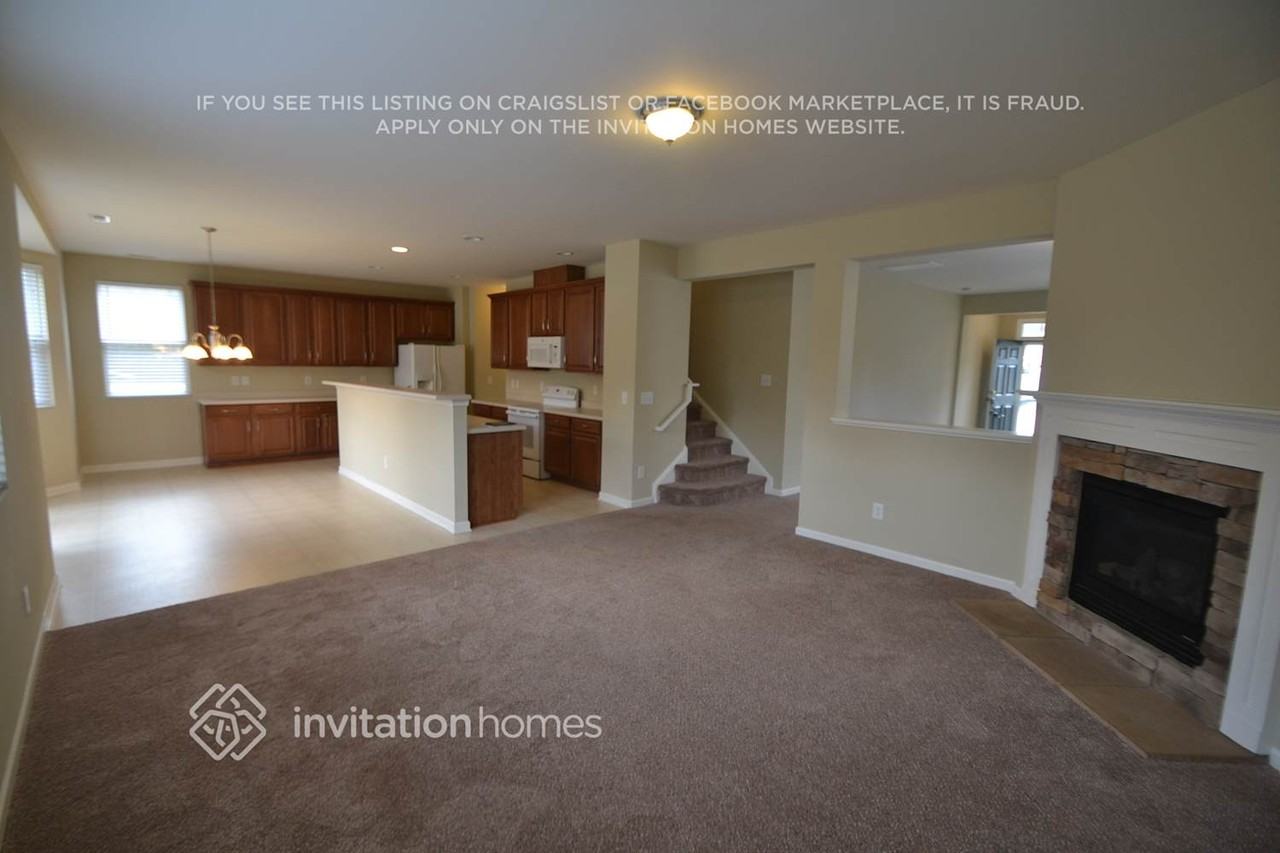 245 Georgetowne Dr - Photo 5 of 19