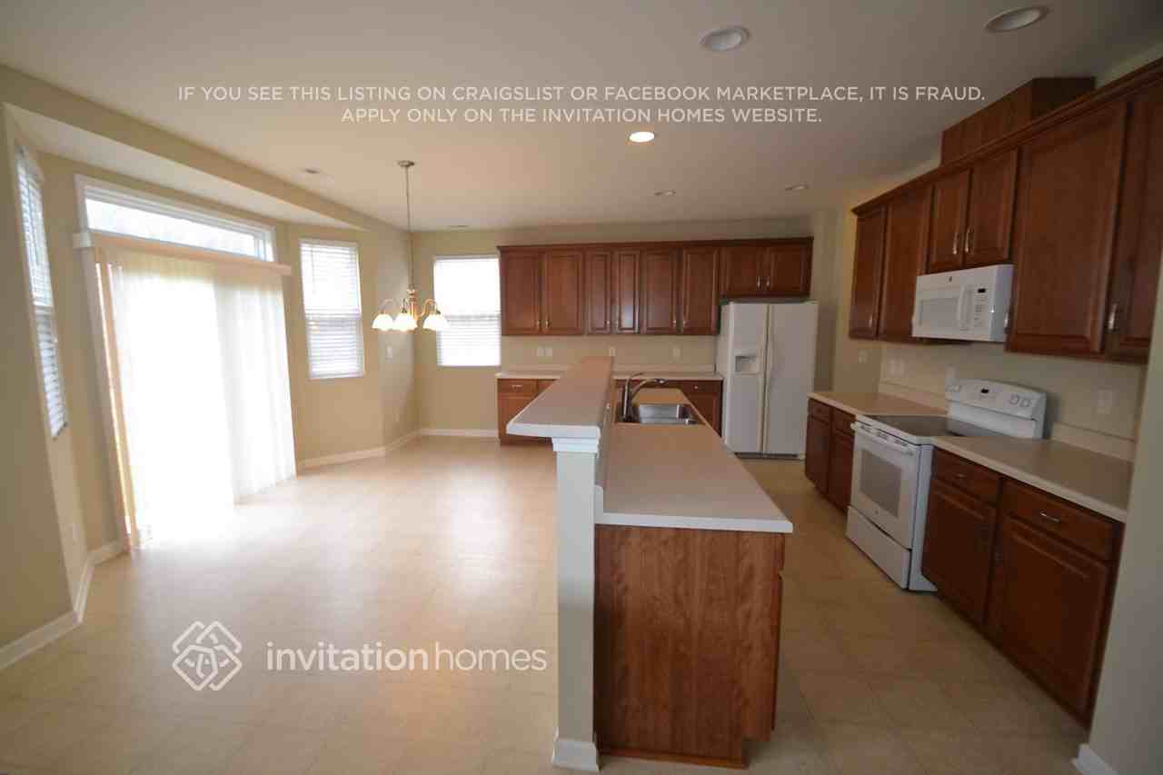 245 Georgetowne Dr - Photo 6 of 19