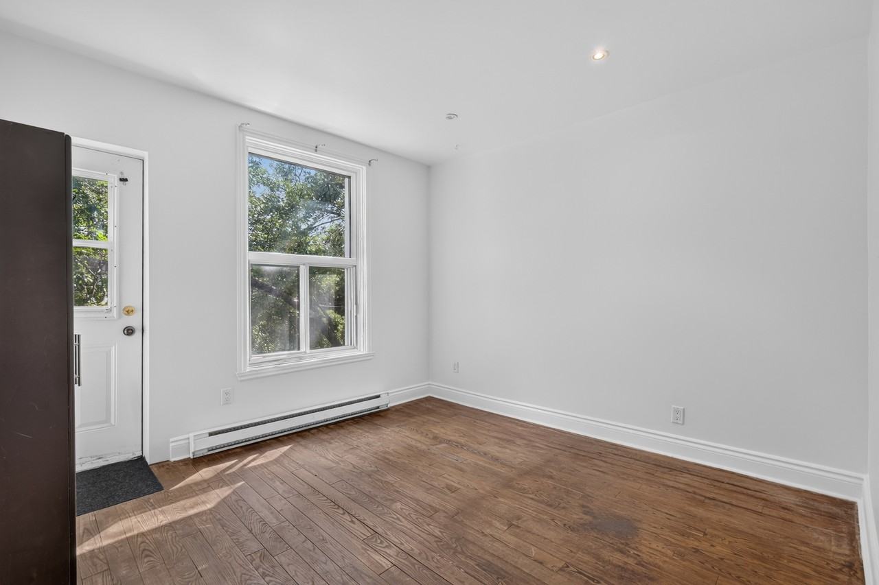 6025 Rue la Fontaine - Photo 6 of 10