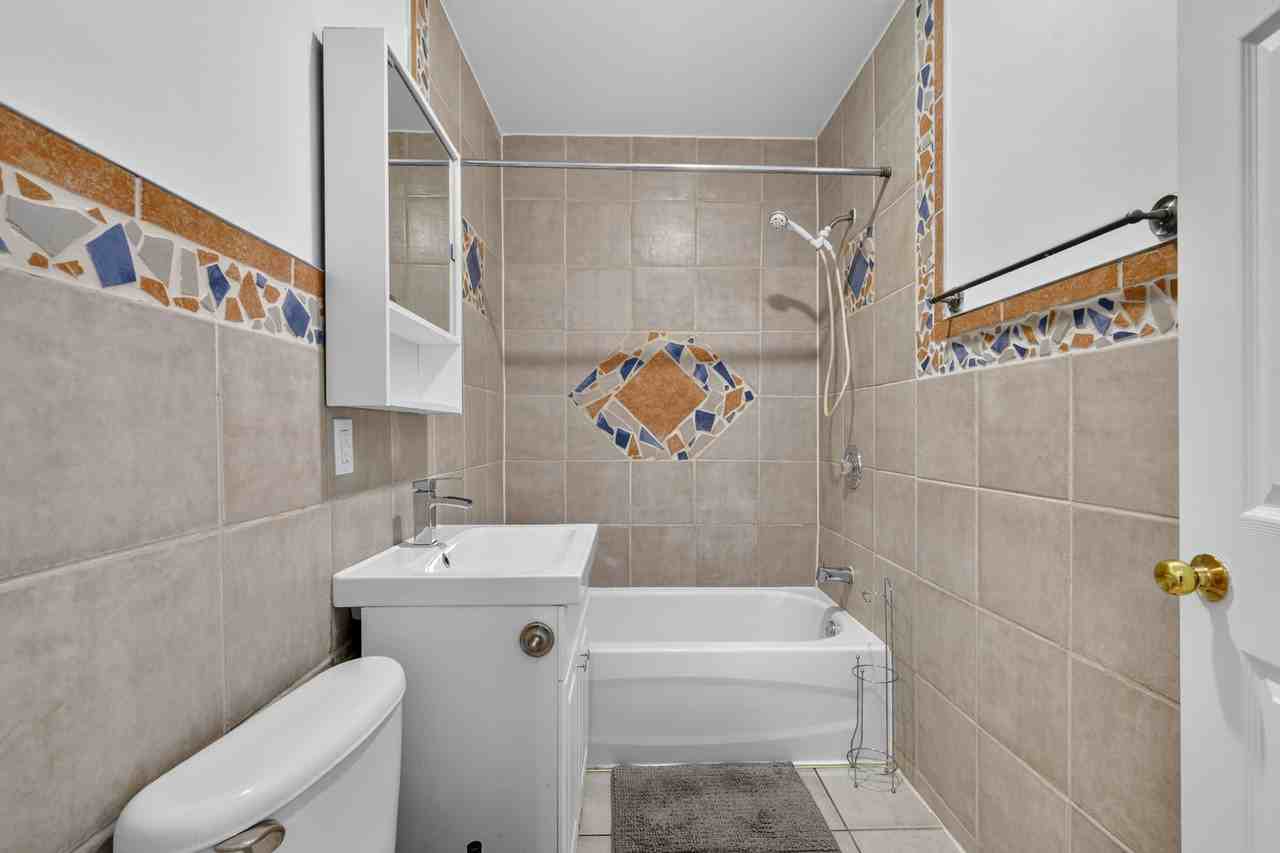 6025 Rue la Fontaine - Photo 7 of 10