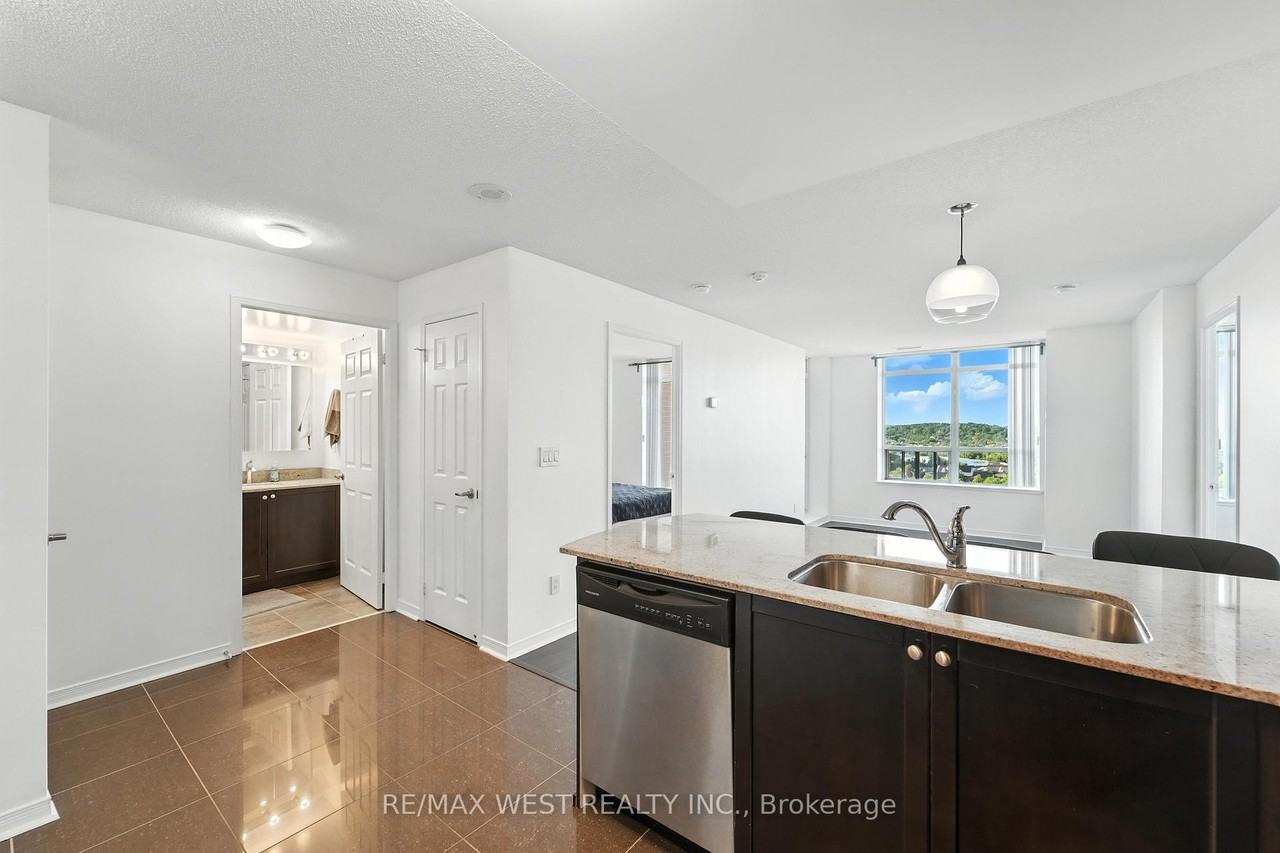 75 King William Crescent #PH2 - Photo 2 of 16
