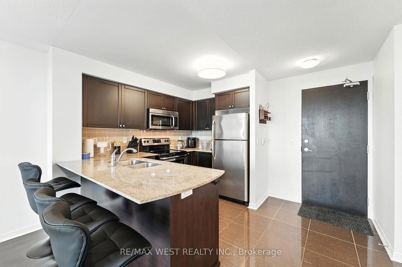 75 King William Crescent #PH2 - Photo 3 of 16