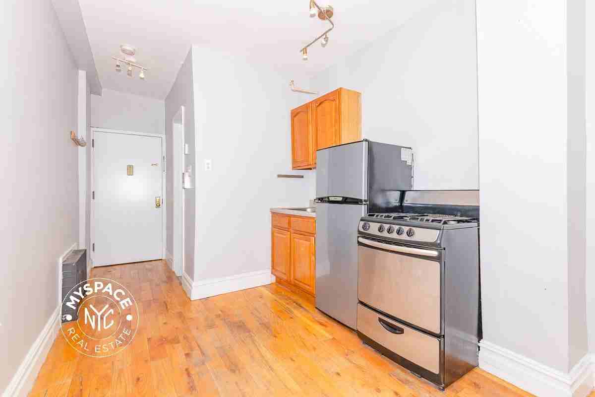 707 Sterling Pl #2B - Photo 2 of 8