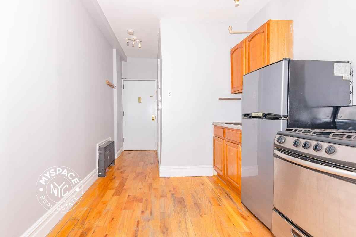 707 Sterling Pl #2B - Photo 3 of 8