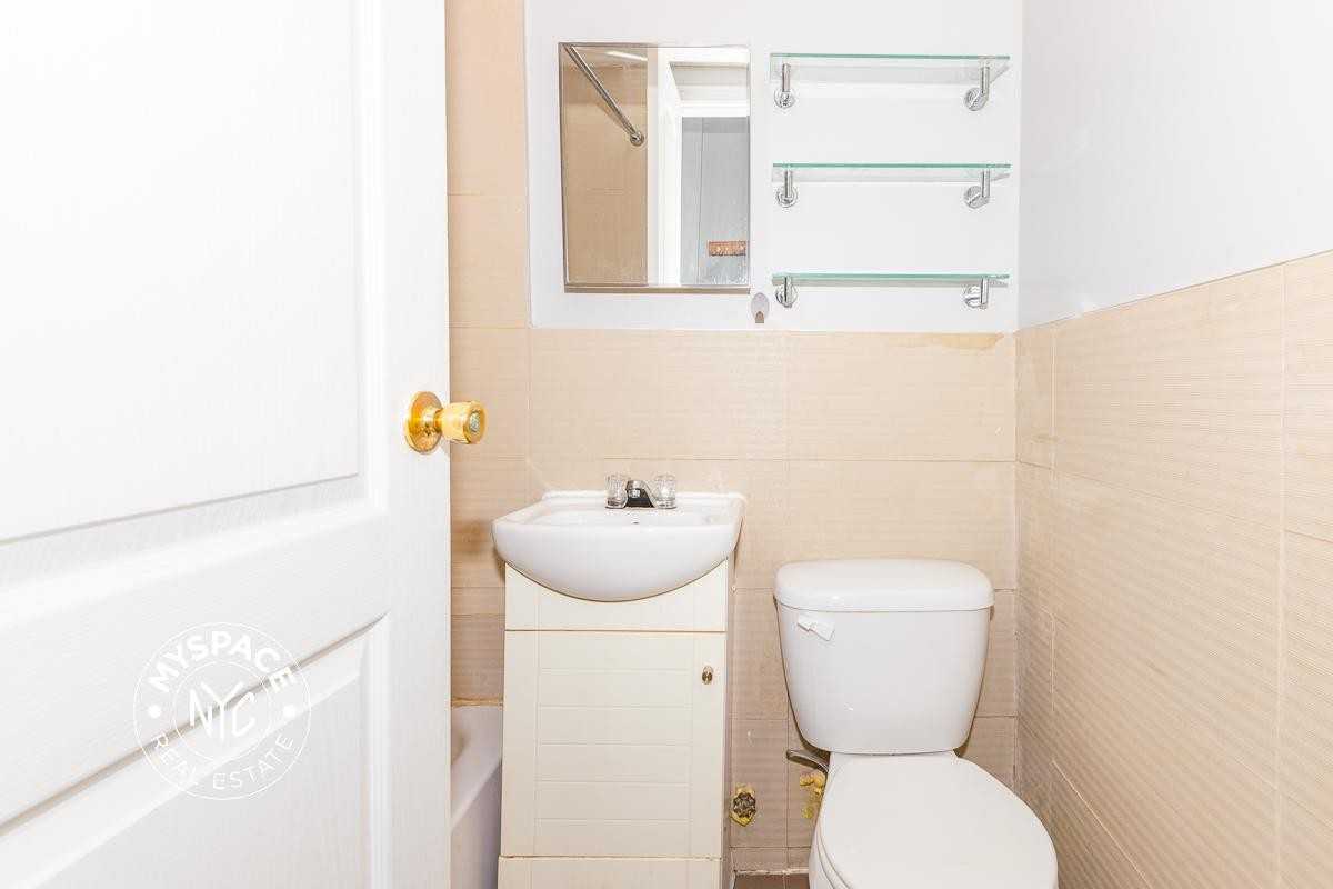 707 Sterling Pl #2B - Photo 6 of 8