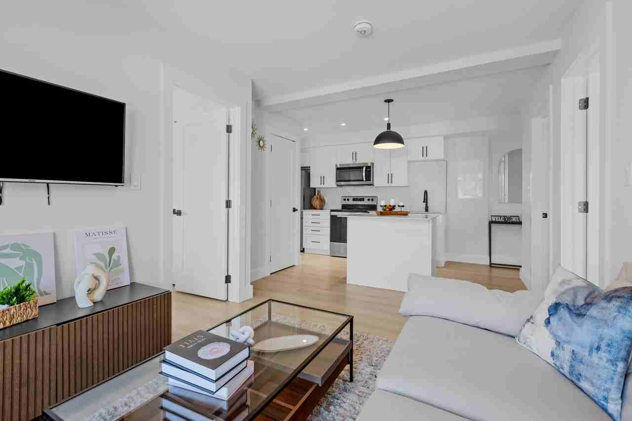263 Currell Ave - Photo 3 of 11
