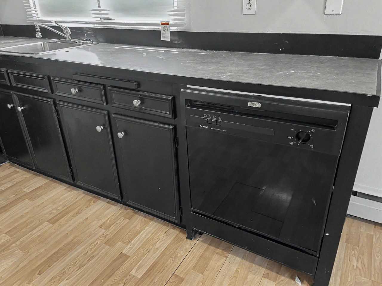Mount Royal Apartments - Photo 3 of 16