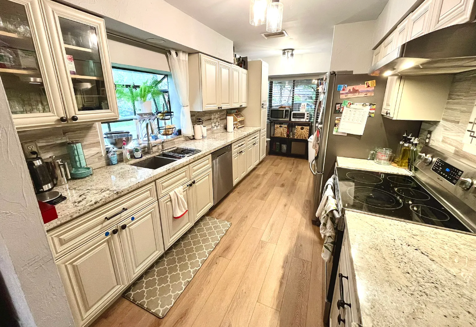 9366 Chelsea Drive North - Photo 2 of 24