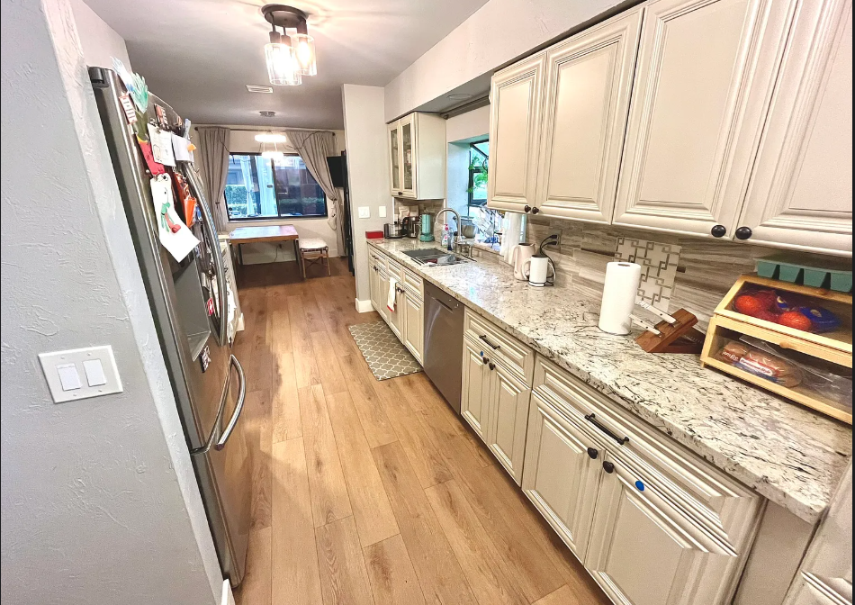 9366 Chelsea Drive North - Photo 3 of 24