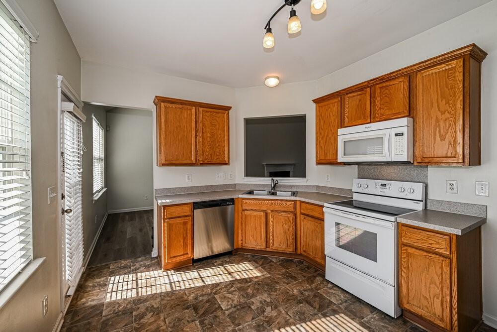 6827 Blake Brook Dr - Photo 6 of 17