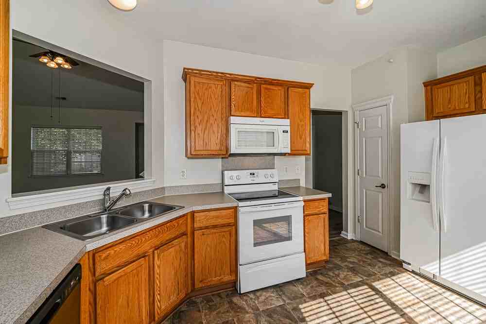 6827 Blake Brook Dr - Photo 7 of 17