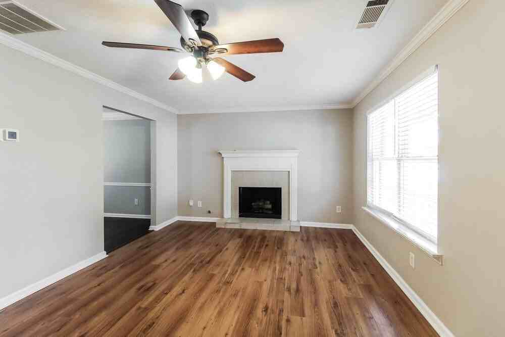 2378 Haynes Trace Dr - Photo 5 of 17