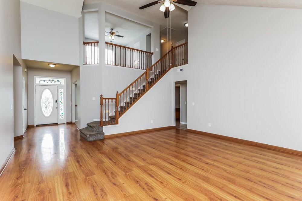 401 Creekstone Dr - Photo 4 of 17
