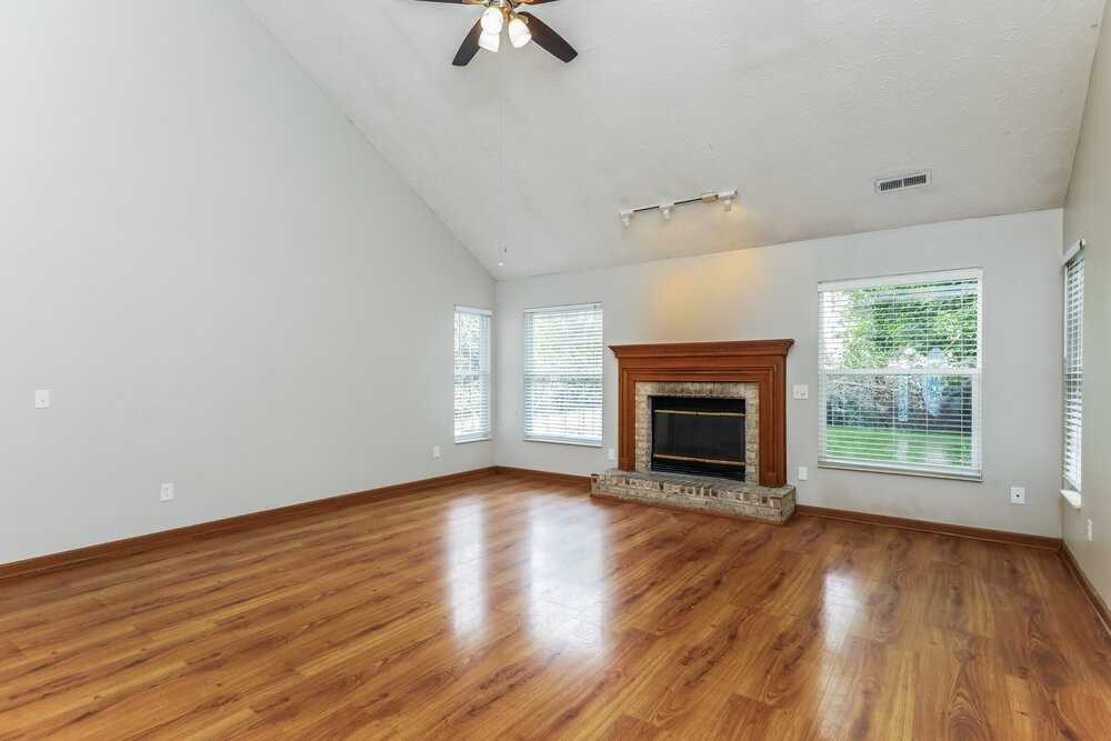 401 Creekstone Dr - Photo 5 of 17