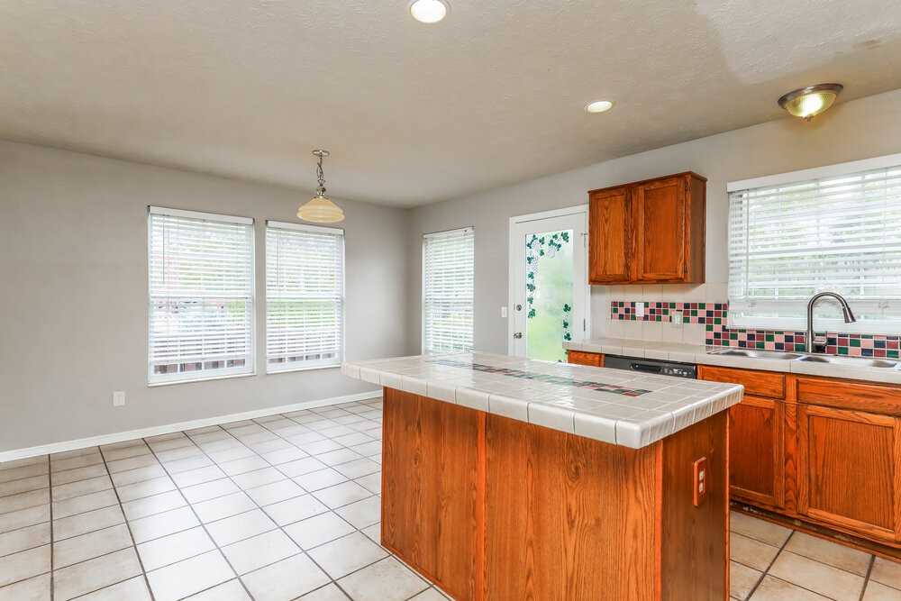 401 Creekstone Dr - Photo 7 of 17