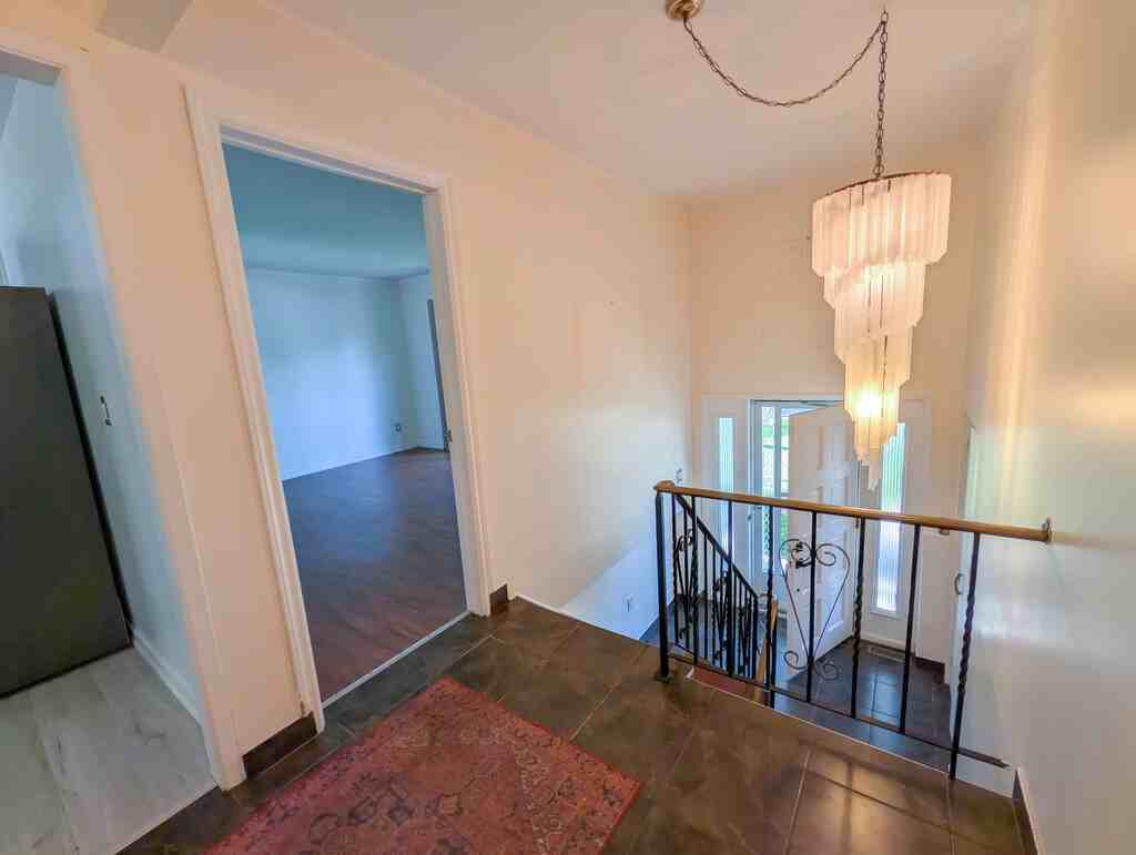 111 Mill St - Photo 3 of 29