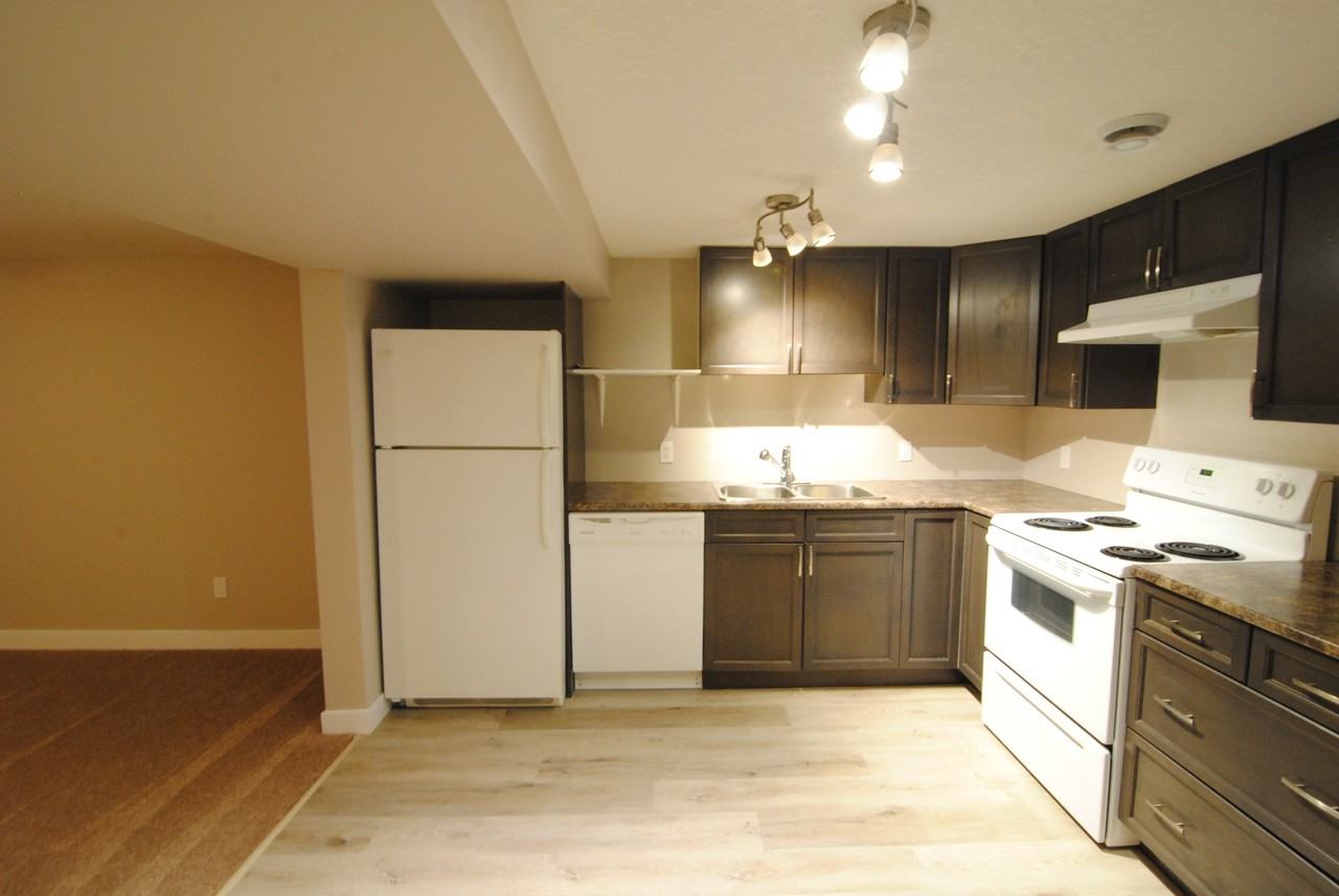 12325 136 Ave Nw - Photo 4 of 19