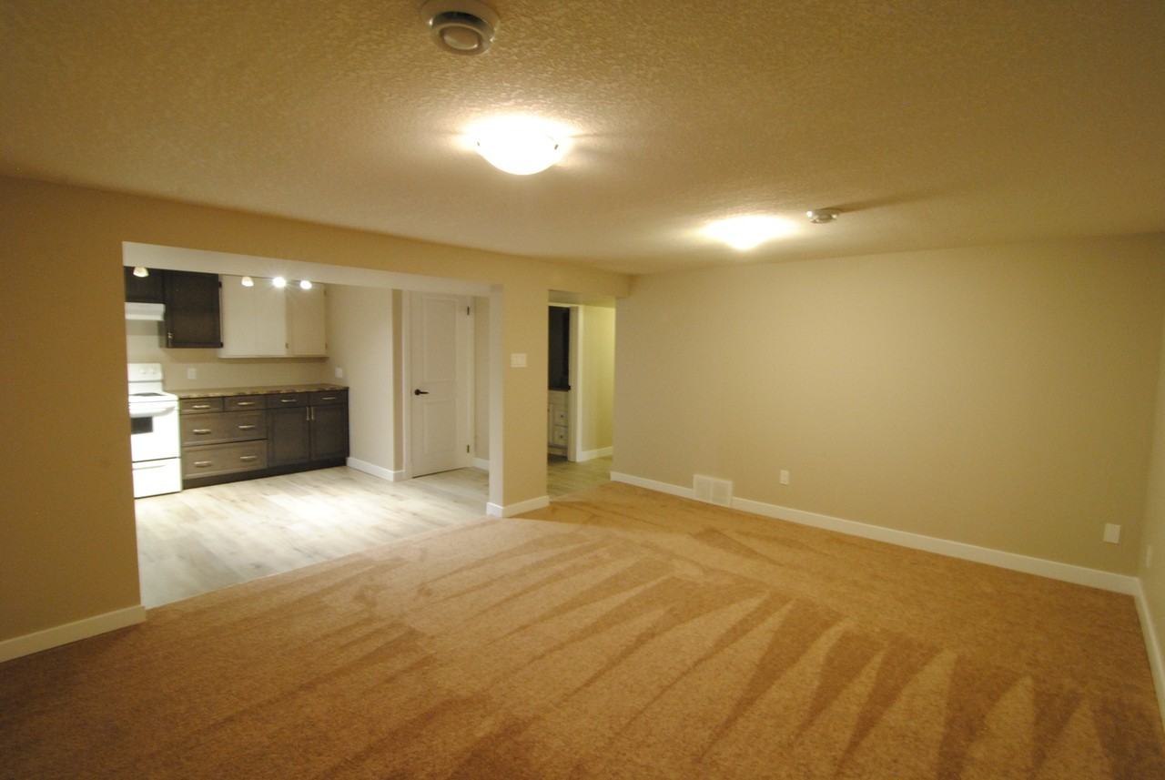 12325 136 Ave Nw - Photo 6 of 19