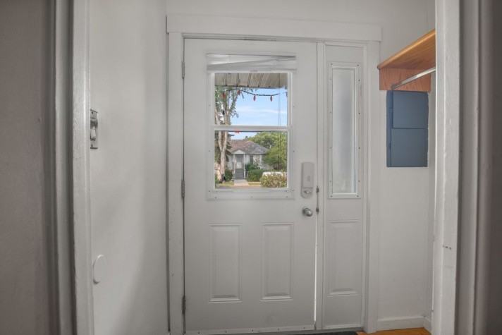 4125 51a St - Photo 3 of 32