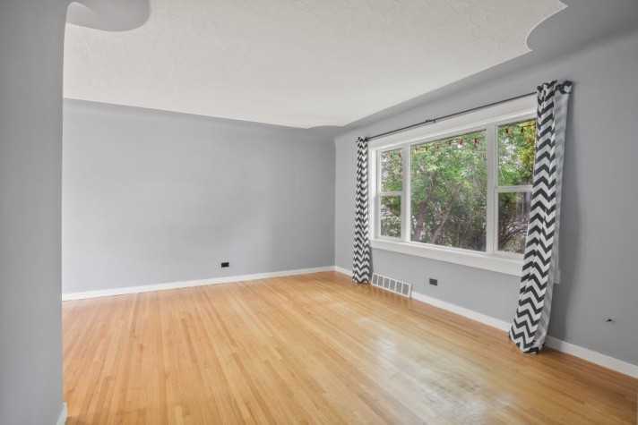 4125 51a St - Photo 4 of 32