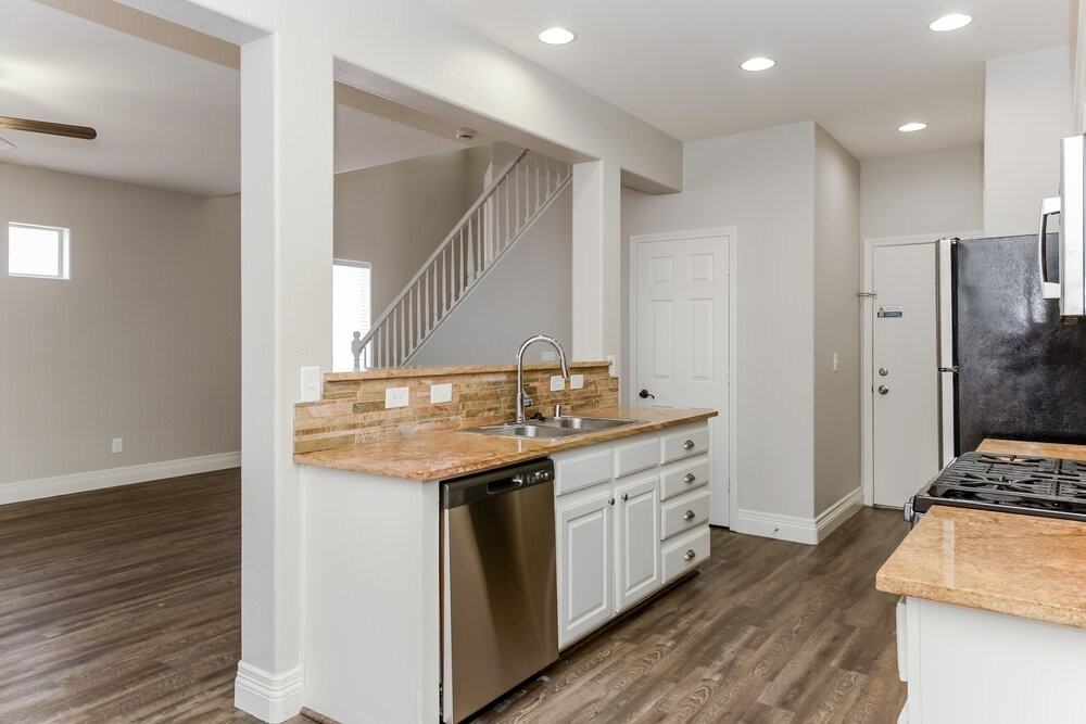 595 Marlberry Pl - Photo 7 of 17