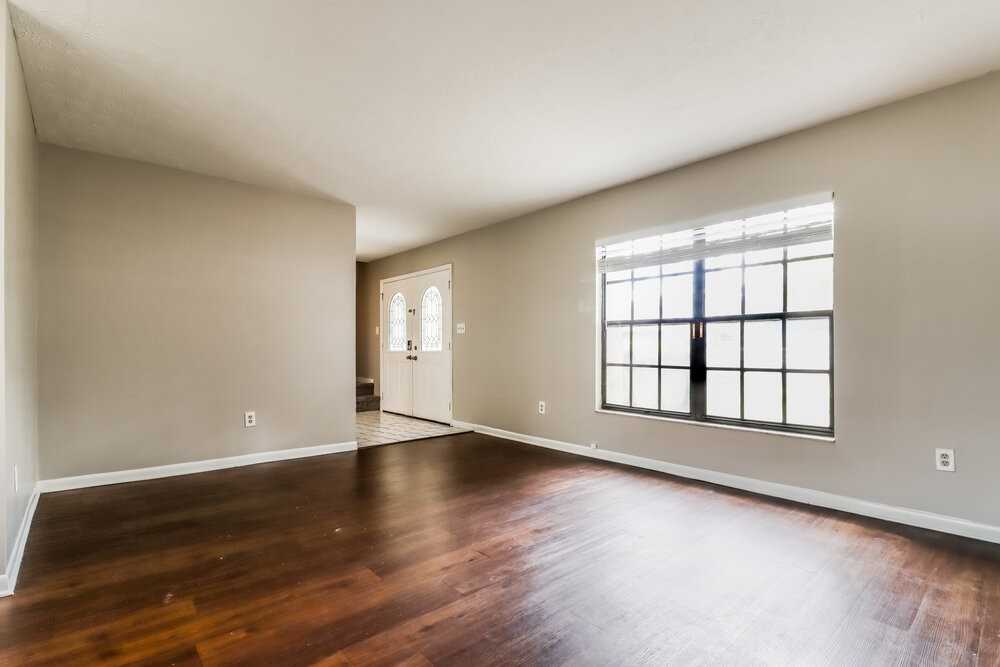 15715 Country Lake Dr - Photo 4 of 17