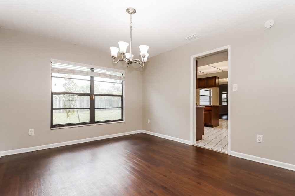 15715 Country Lake Dr - Photo 6 of 17