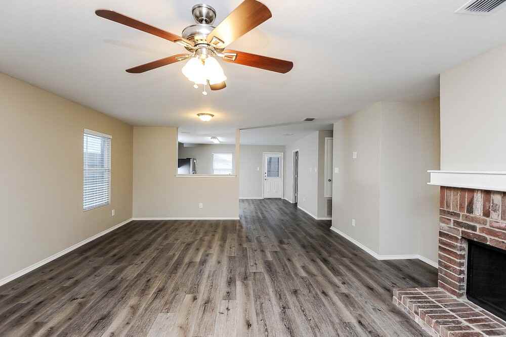 1437 Krista Dr - Photo 3 of 16