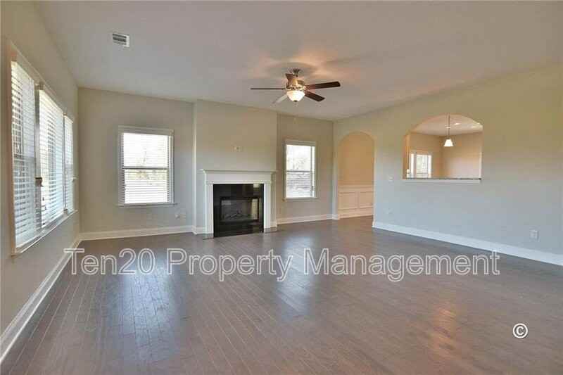 128 Lee Rd - Photo 2 of 16
