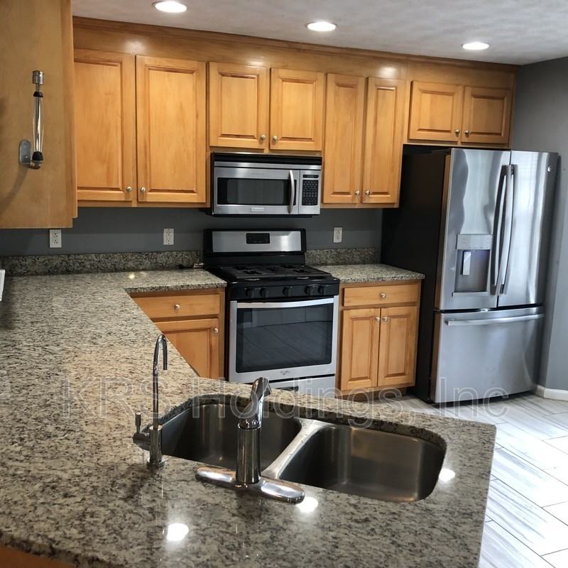802 Downing St - Photo 2 of 50